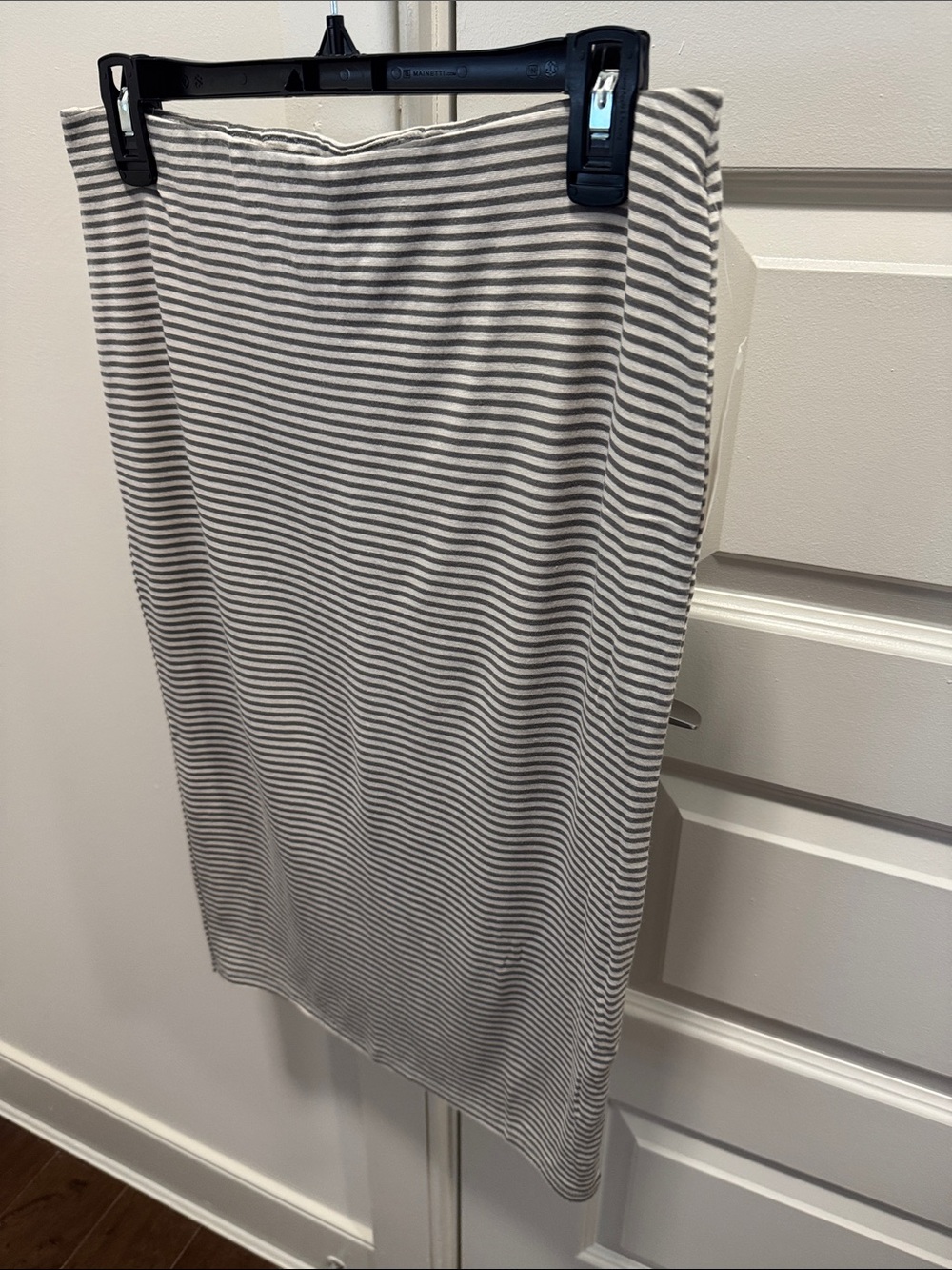 14th & Union Gray and White Striped Pencil Skirt